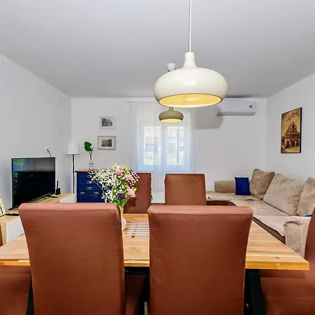 Apartamento Tena Jadera *